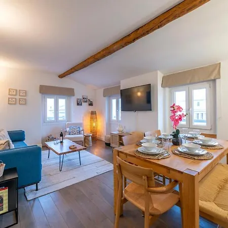 Apartment Rare 3 Bedroom 2 Bath Modern With Views In Old Center *