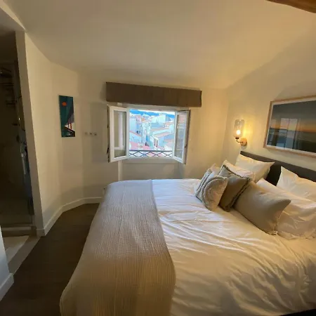 Apartment Rare 3 Bedroom 2 Bath Modern With Views In Old Center Antibes