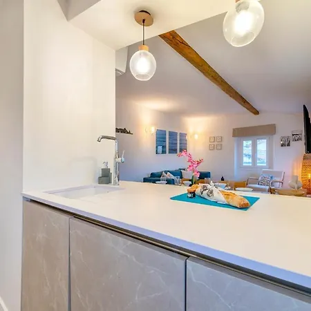 Rare 3 Bedroom 2 Bath Modern With Views In Old Center * Antibes