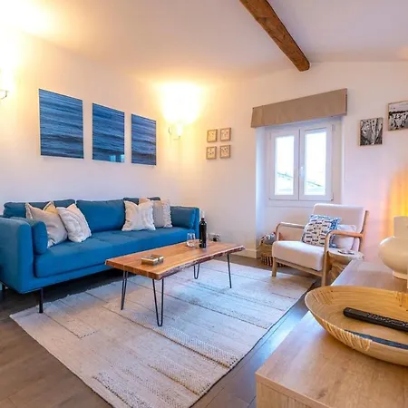 Rare 3 Bedroom 2 Bath Modern With Views In Old Center Apartment *