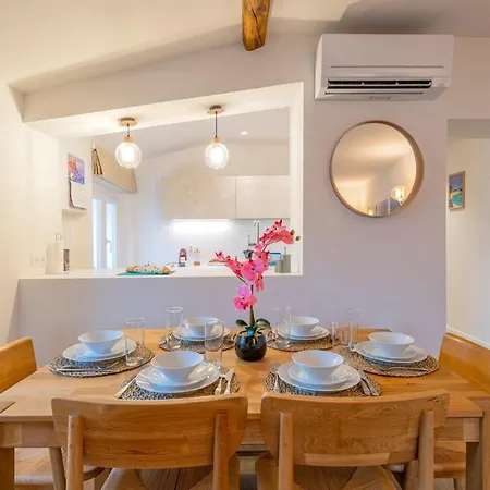 Apartment Rare 3 Bedroom 2 Bath Modern With Views In Old Center *