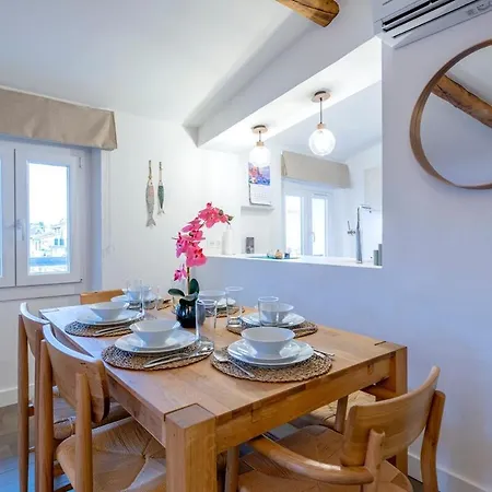 Apartment Rare 3 Bedroom 2 Bath Modern With Views In Old Center Antibes