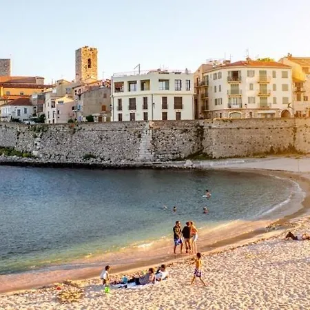 Apartment Rare 3 Bedroom 2 Bath Modern With Views In Old Center Antibes
