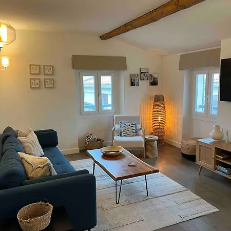 Rare 3 Bedroom 2 Bath Modern With Views In Old Center Apartment