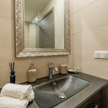 Rare 3 Bedroom 2 Bath Modern With Views In Old Center Apartment Antibes
